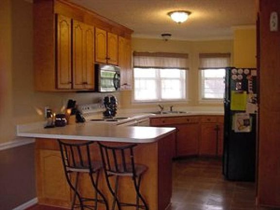3rd image of 105 Camelot Ct