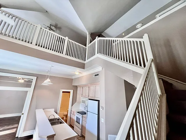 340 Campbell Ave #1 — Photo 7
