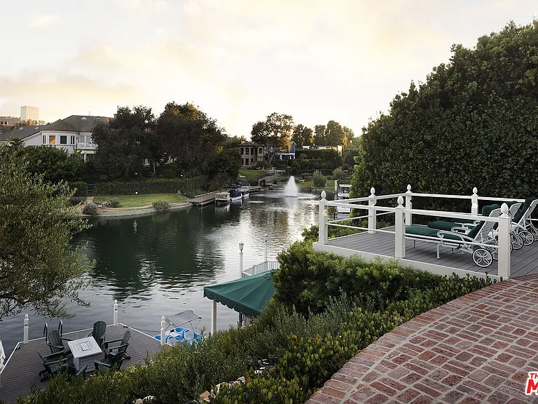 10030 Toluca Lake Ave — Photo 34