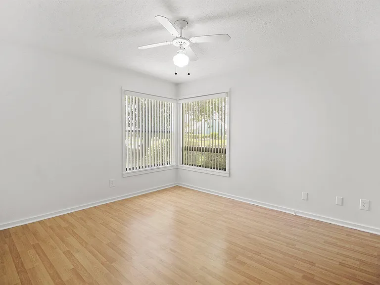 65 Pinehill Trl W — Photo 16