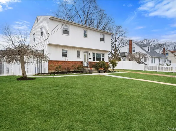 299 28th Street, Copiague, NY 11726