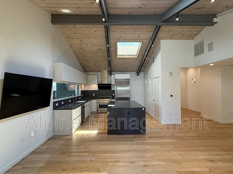 1163 W Iowa Ave — Photo 8