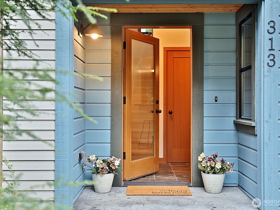 1st image of 313 Edgecliff Drive