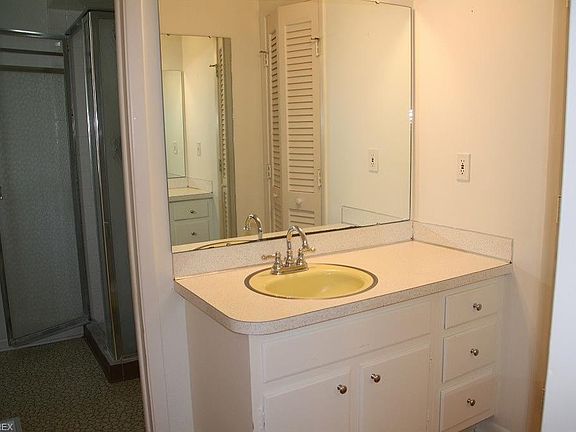 5th image of 85 Parkview Dr