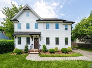 39 Kennedy Dr, Waldwick, NJ 07463