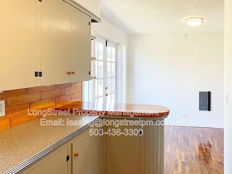 184 Gwinn St W — Photo 12