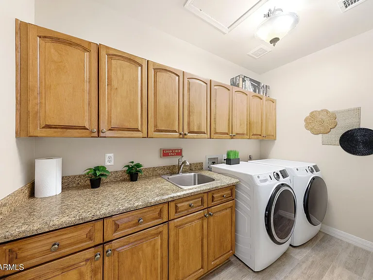 7642 E Hartford Dr — Photo 32