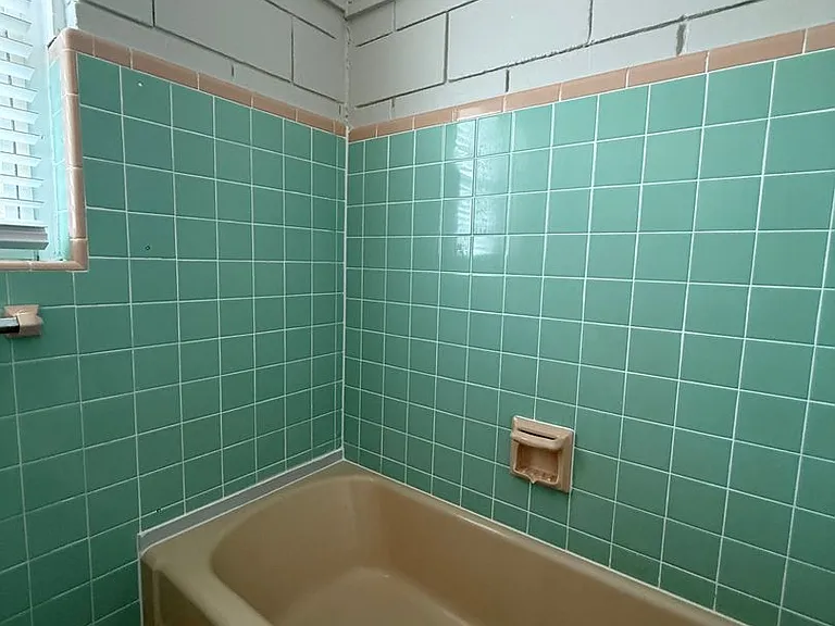 1215 Hartman Apartments — Photo 15