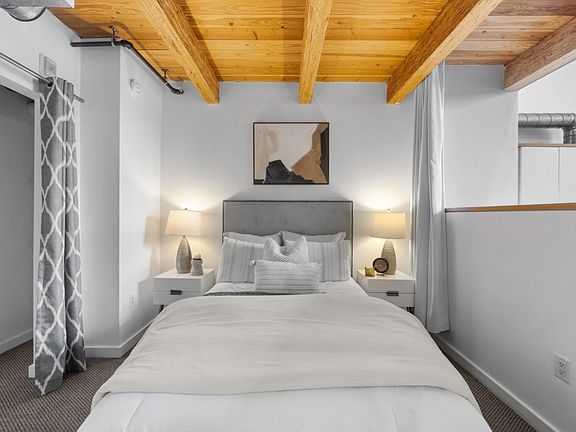 5th image of 334 Santana Row APT 304