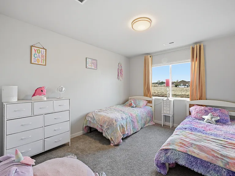 1743 N Heron Dr — Photo 8