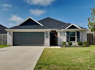 961 Lakeview Dr, Centerton, AR 72719