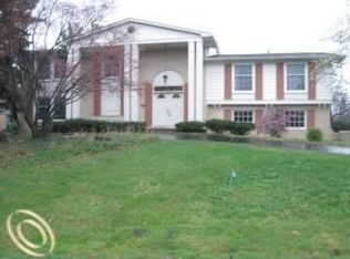 3359 Bloomfield Shore Dr, West Bloomfield, MI 48323