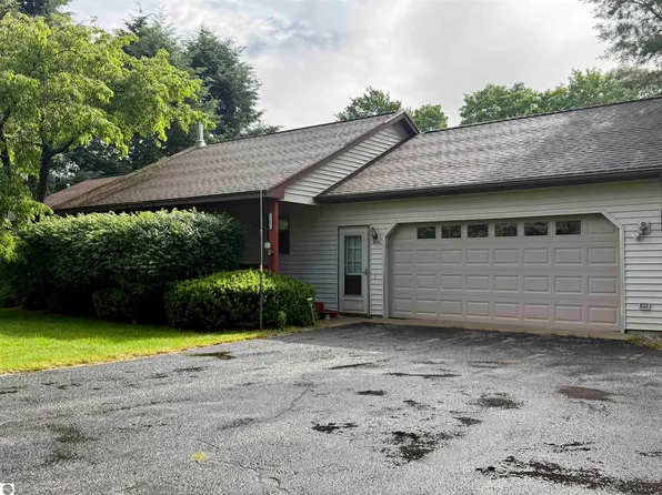 13686 Hedeen Dr, Traverse City, MI 49686