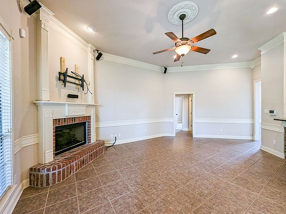 2nd image of 220 Ixworth Ave