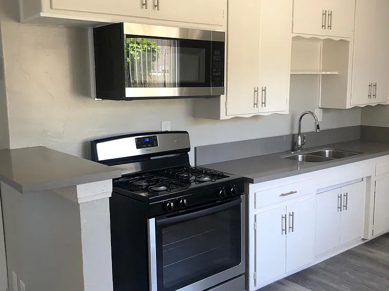 1738 Locust Ave #3 — Photo 7