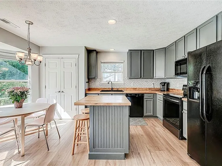 6265 Saddletree Dr — Photo 2