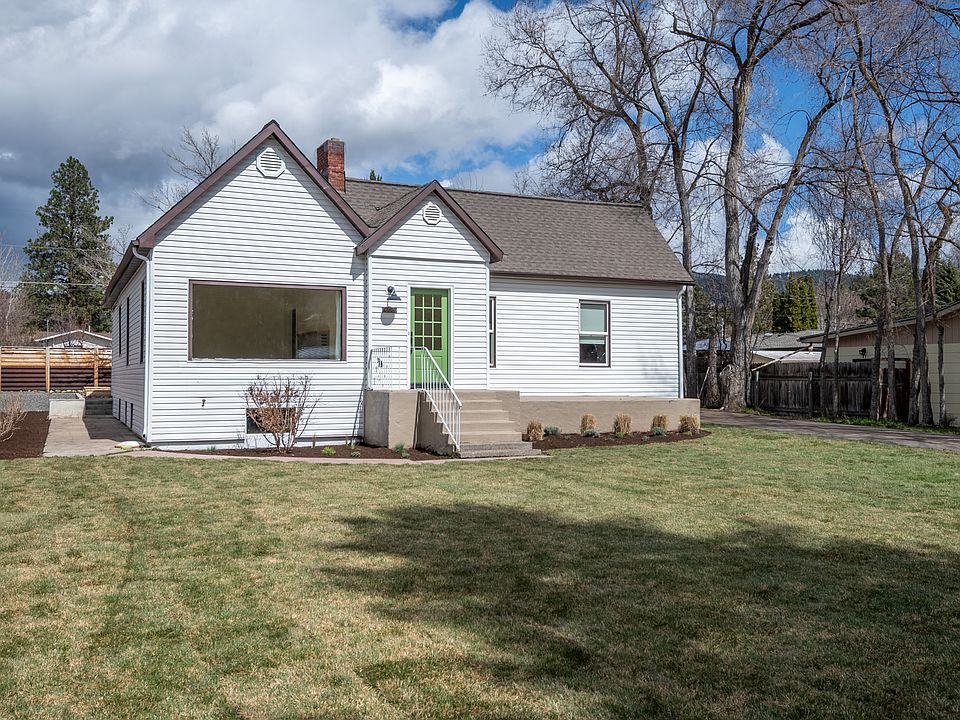 front of house from street, large front yard and front porch