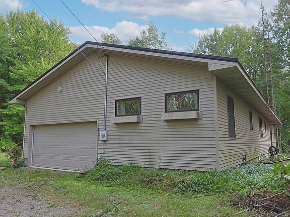 2nd image of 1038 E Freeland Rd