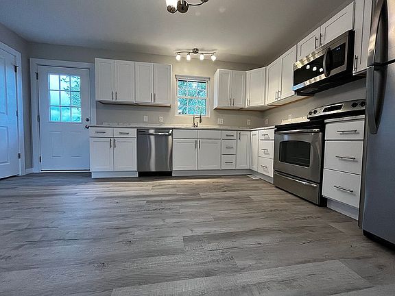 3rd image of 977 Newsome St