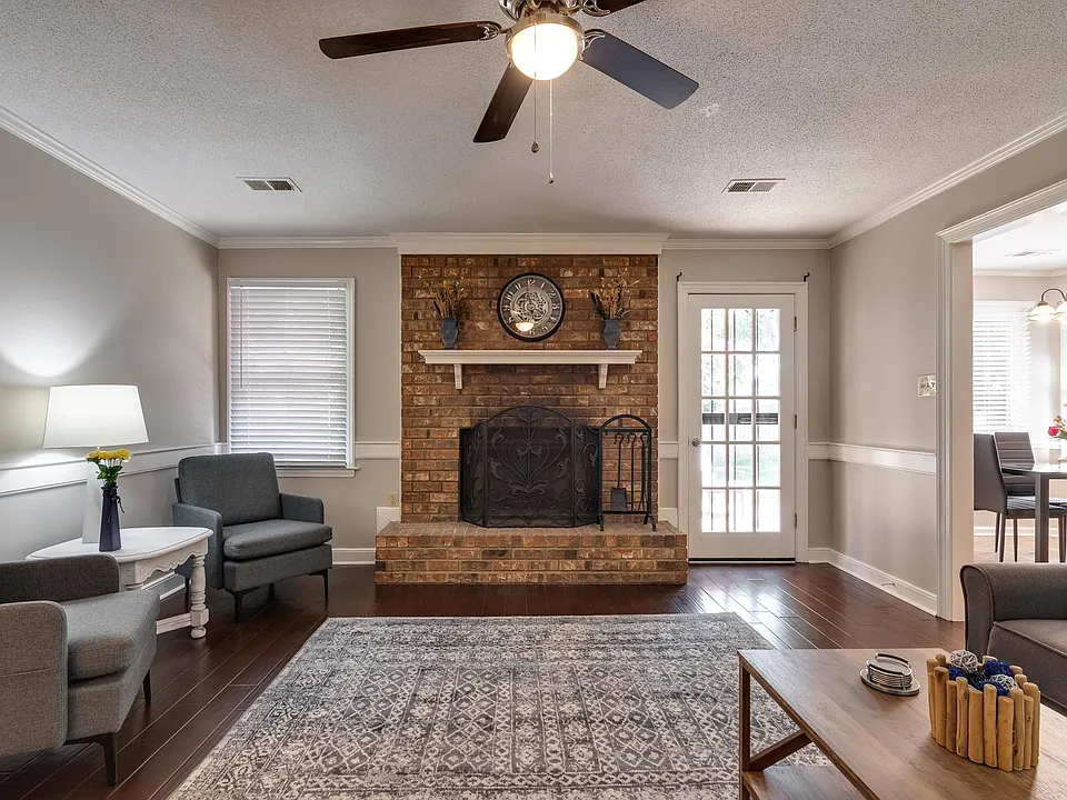 841 Cloverleaf Dr