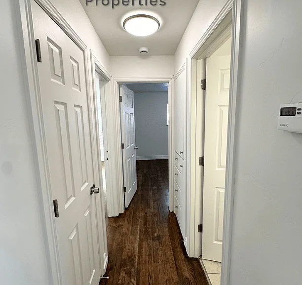 906 E Elm St — Photo 13
