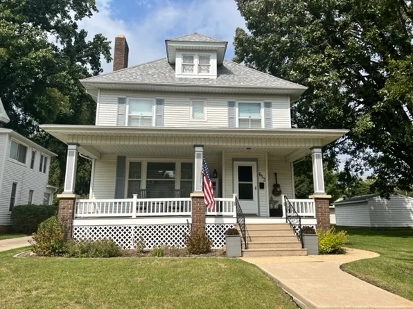 613 W Main St, Clinton, IL 61727