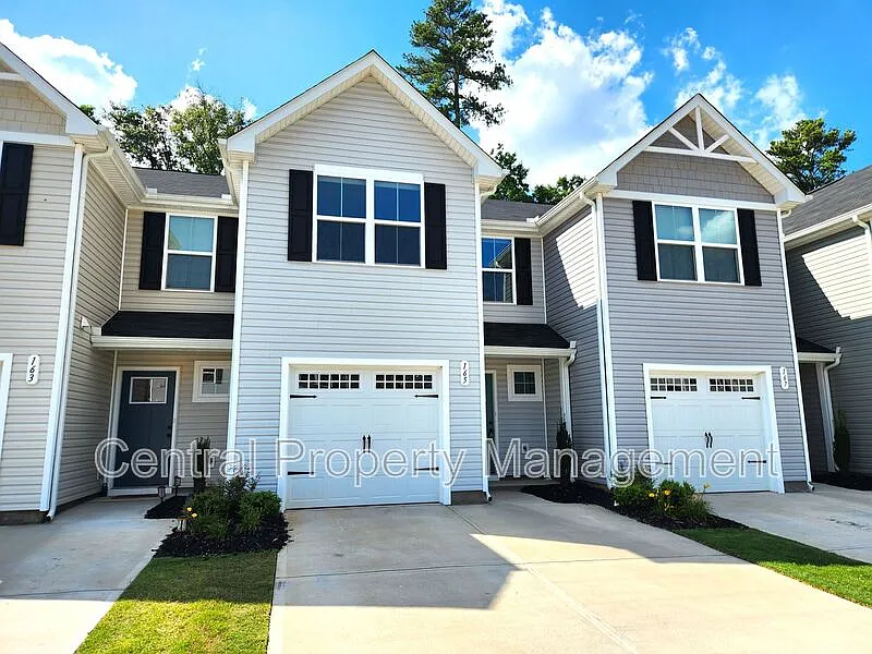 3 bed, 2.0 bath, 1490 sqft, $1,898 — Photo 2