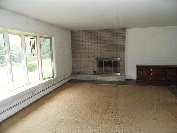 5th image of 107 Bradley Dr