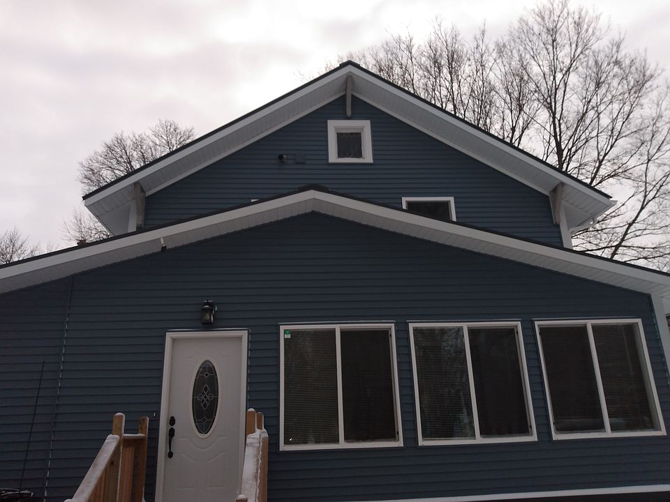 1st image of 207 4th Ave W