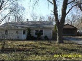 1056 Indiana St, Aurora, IL 60506