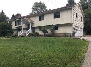 95 Roosevelt Dr, Trumbull, CT 06611