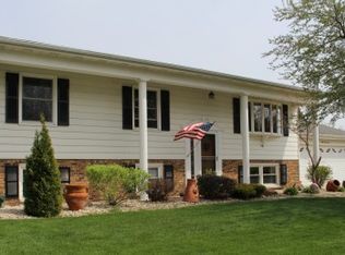 9407 Hayes St, Crown Point, IN 46307