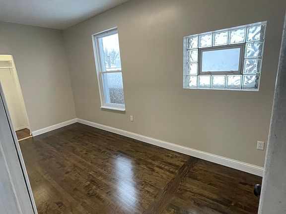 MAIN FLOOR 1ST BEDROOM WITH CLOSET