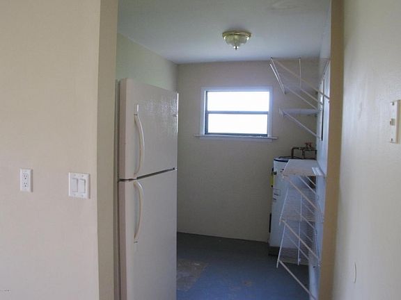 5th image of 1660 Locke St