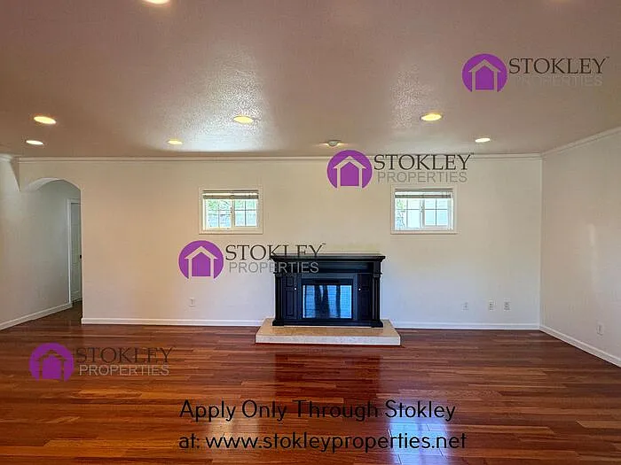 3 bed, 2.0 bath, 1816 sqft, $4,295 — Photo 3