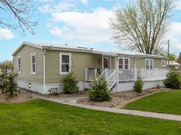 14 Emerald Dr, Grove City, PA 16127