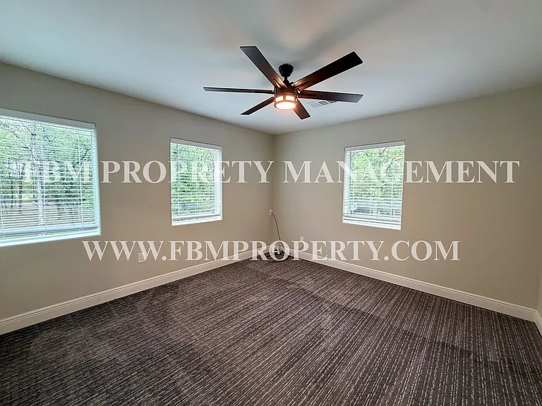 338 Post Oak Dr — Photo 17