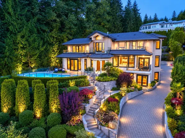 2673 Finch Hl, West Vancouver, BC V7S 3H3