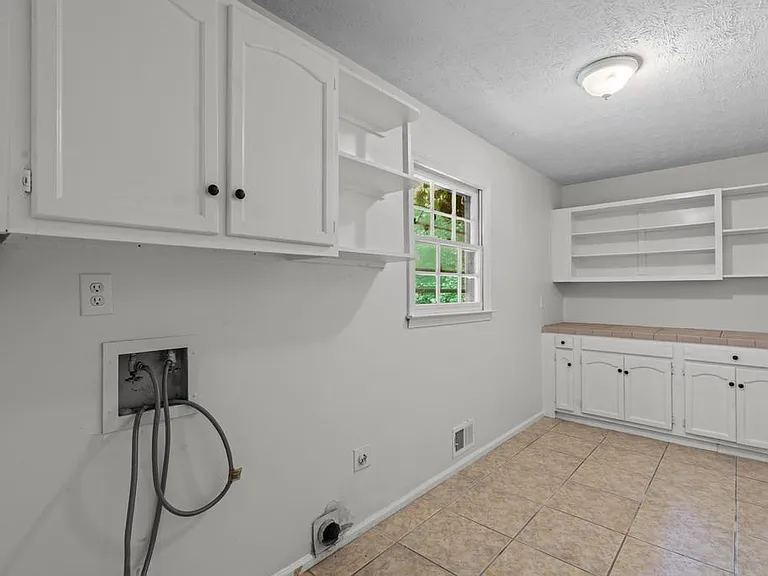 246 Barbara Ln SW — Photo 17