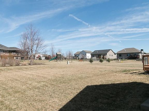 2nd image of 400 E Tartan Dr