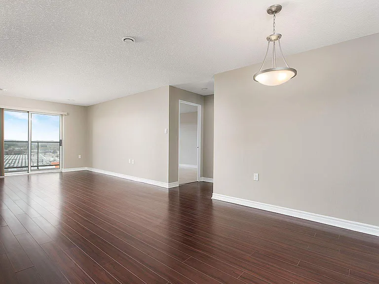 245 Lena Cres — Photo 19