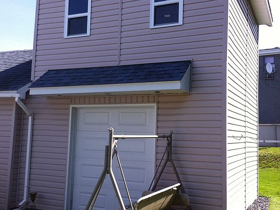 3rd image of 427 Evangeline St