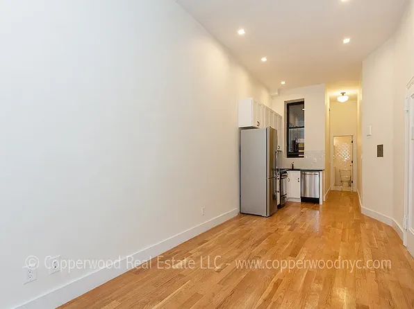 121 E 82nd St APT 1, New York, NY 10028