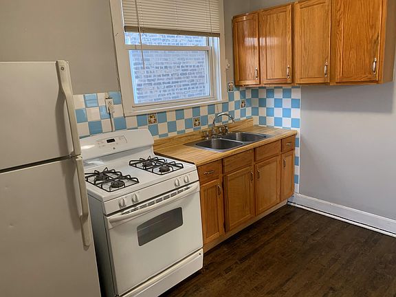 3rd image of 3218 W Eastwood Ave #Penthouse