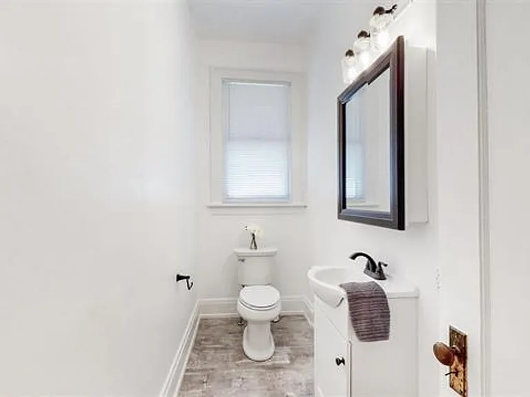 1507 Jefferson St — Photo 14