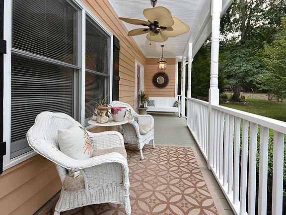 4th image of 111 Persimmon Hill Trl