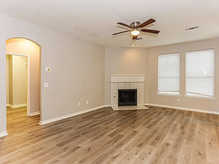 1630 Redwood Dr — Photo 5