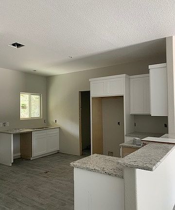 4th image of 1319 Whispering Hills Dr