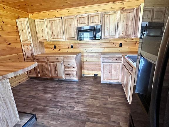 3rd image of 1087 Ridge Rd