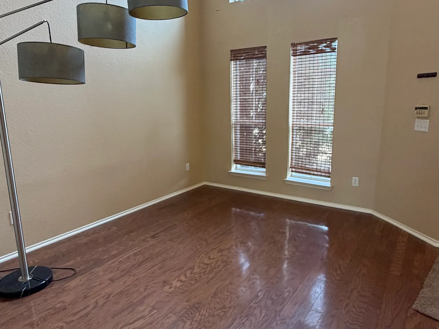 4 bed, 2572 sqft, $2,600 — Photo 2